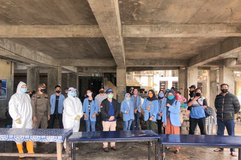 Mahasiswa KKN UR bantu pelaksanaan rapid test di Belakang Padang