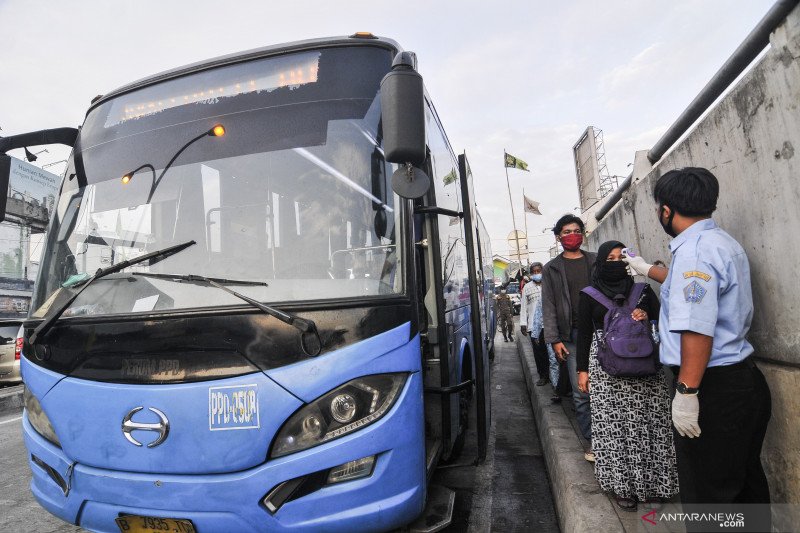 Bus alternatif untuk penumpang KRL Jabodetabek diharapkan reguler mulai Agustus