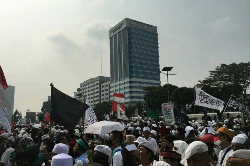 Demo RUU HIP padat, Jalan Gatot Subroto ditutup - ANTARA News ...