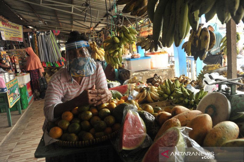 Pedagang Pasar Sekip Ujung Terima Bantuan Pelindung Diri