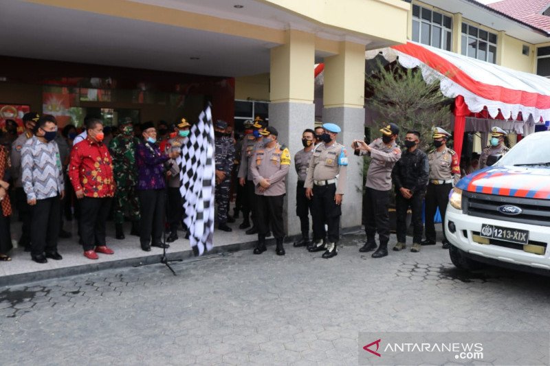 Polda Sulteng salurkan sembako dalam rangka hari Bhayangkara