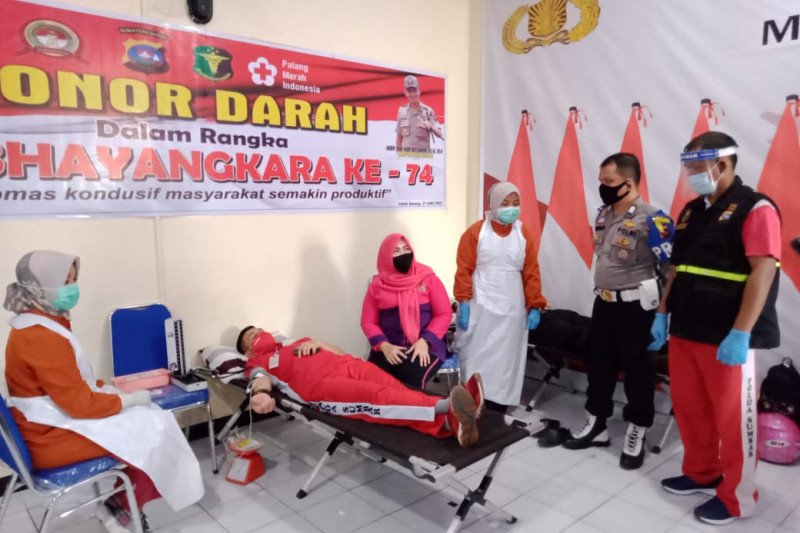 Polres Agam adakan donor darah meriahkan HUT Bhayangkara