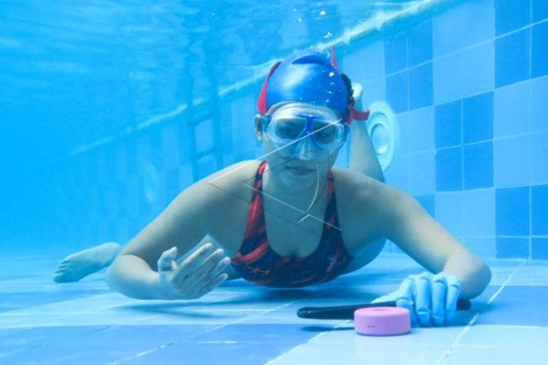 Atlet Nasional Underwater Hockey Latihan Mandiri di Kolam Renang