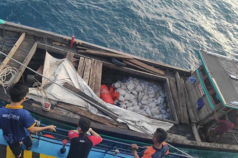KM Terang Bulan IV diamankan karena selundupkan pasir timah