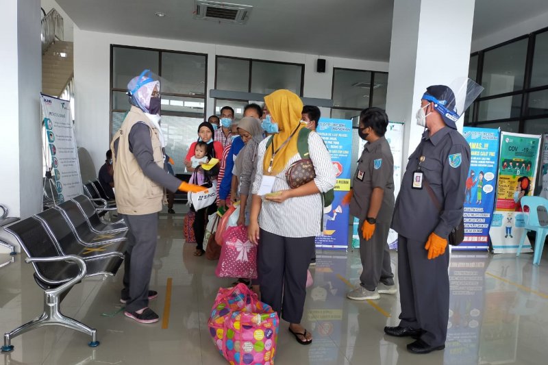 Seorang TKI deportasi dari Malaysia dinyatakan positif COVID-19 - ANTARA  News