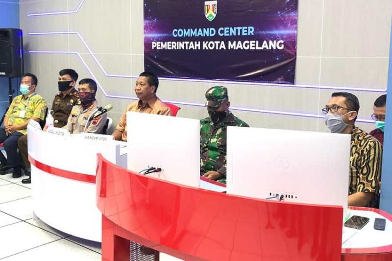 Kemarin, Presiden tinjau posko COVID-19 sampai pemakaman pendiri PKS