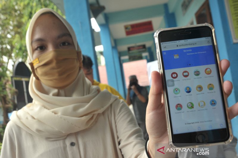 Penerimaan Sekolah Dasar dengan sistem daring di Palembang