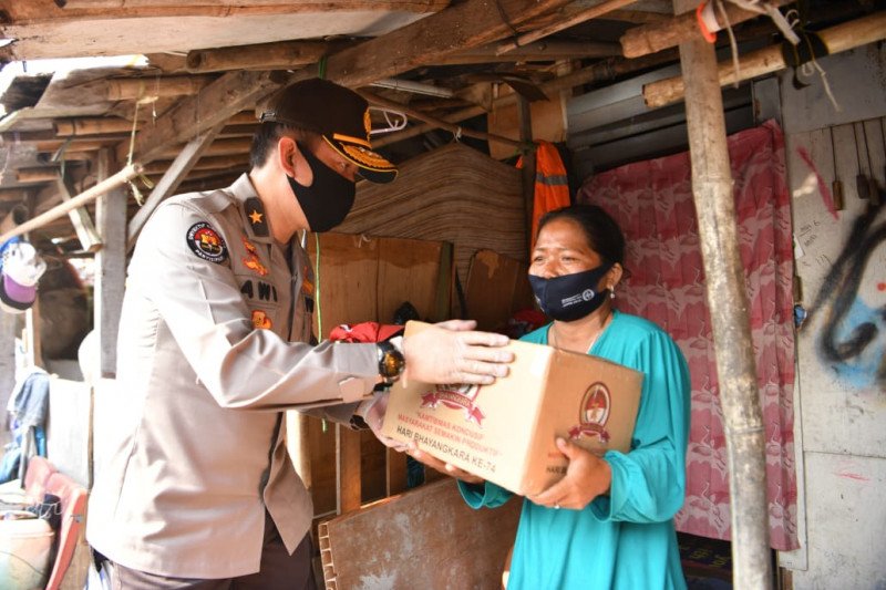 Polri salurkan 1.500 paket sembako bagi pemulung Bantar Gebang