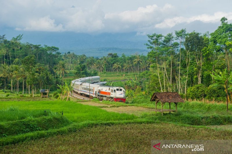 KAI Daop 9 hentikan sementara operasional KA Ranggajati