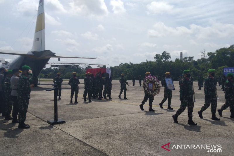 Jenazah Pelda Anumerta Rama Wahyudi tiba di Pekanbaru