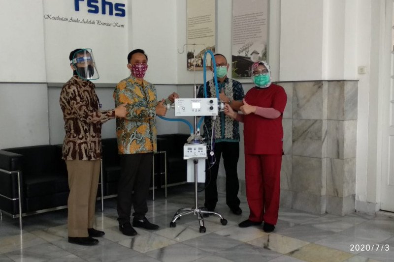 LIPI serahkan alat bantu pernafasan ke RSHS Bandung