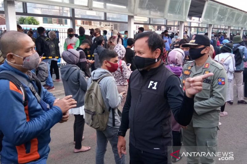Wali Kota Bogor: Antrean panjang calon penumpang KRL harus dicari solusinya
