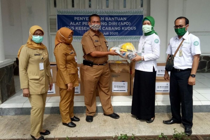 BPJS Kesehatan Cabang Kudus serahkan bantuan APD untuk tim medis