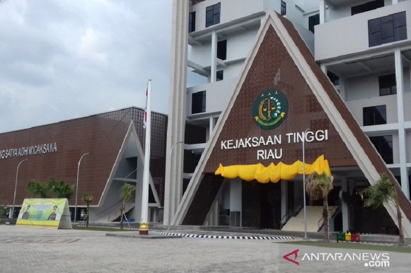 Sekdaprov Riau Yan Prana diperiksa dugaan korupsi