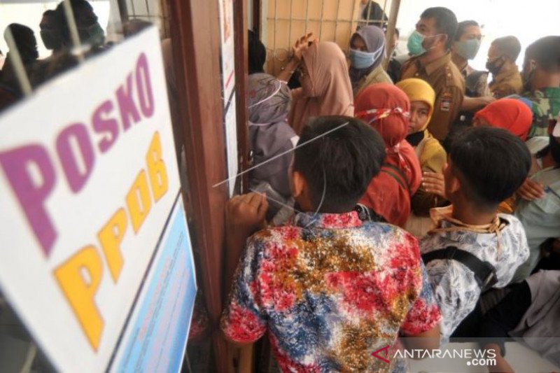 PROTES PENERAPAN ZONASI PPDB DI SUMATERA BARAT