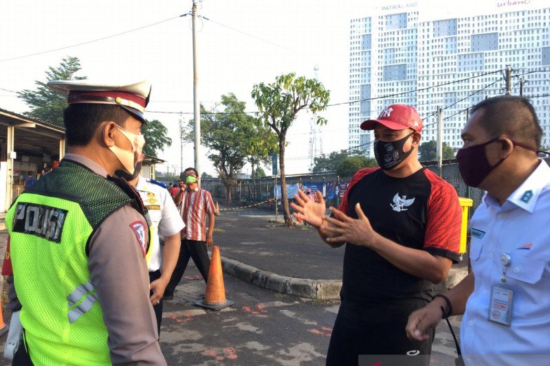 Wawali Bekasi sidak Stasiun Bekasi pantau antrean calon penumpang