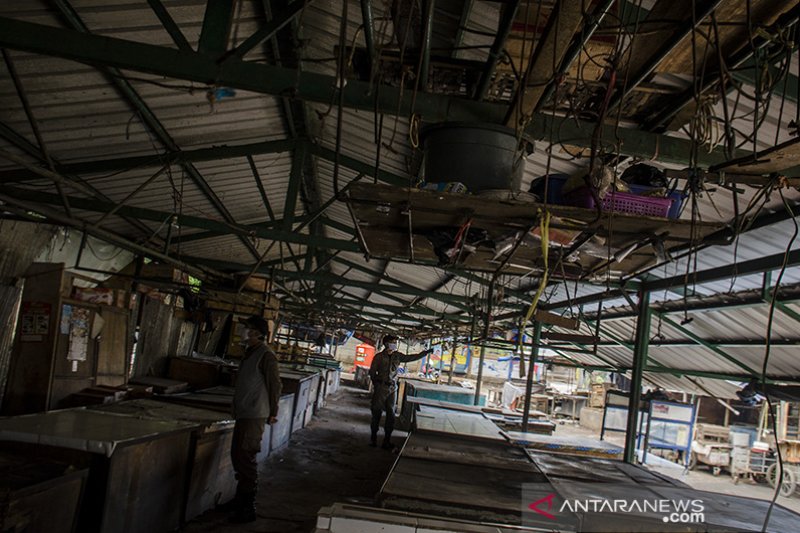 Pasar stasiun Cimindi ditutup