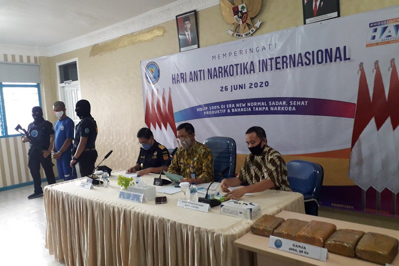 BNNP Lampung gagalkan pengiriman 4,06 kg ganja
