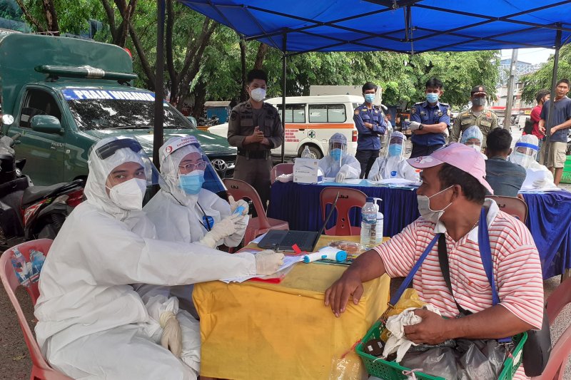 Gugus Tugas tes cepat COVID-19 di Pasar Tos 3000 Batam