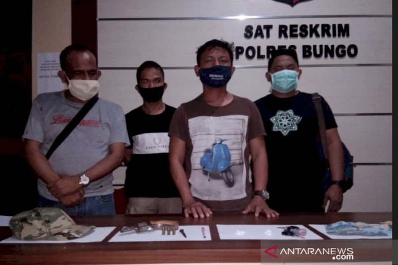 Polisi tangkap tiga pelaku perampokan bersenjata api yang menggasak uang korban Rp50 juta