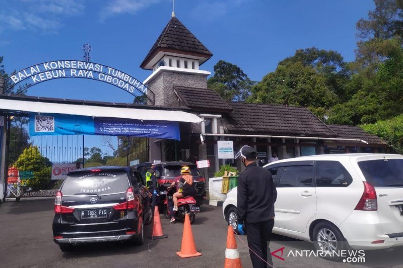 Sosialisasi penerapan protokol kesehatan ketat di sejumlah obyek wisata Cianjur