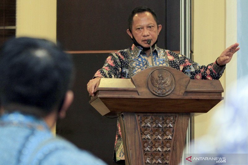 Mendagri Tito Karnavian ajak kepala daerah buat gerakan bagikan masker secara masif