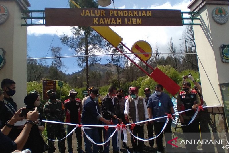 Api biru Kawah Ijen kembali dapat dinikmati wisatawan
