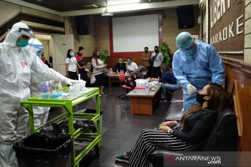 140 pekerja tempat hiburan malam di Cirebon dites usap