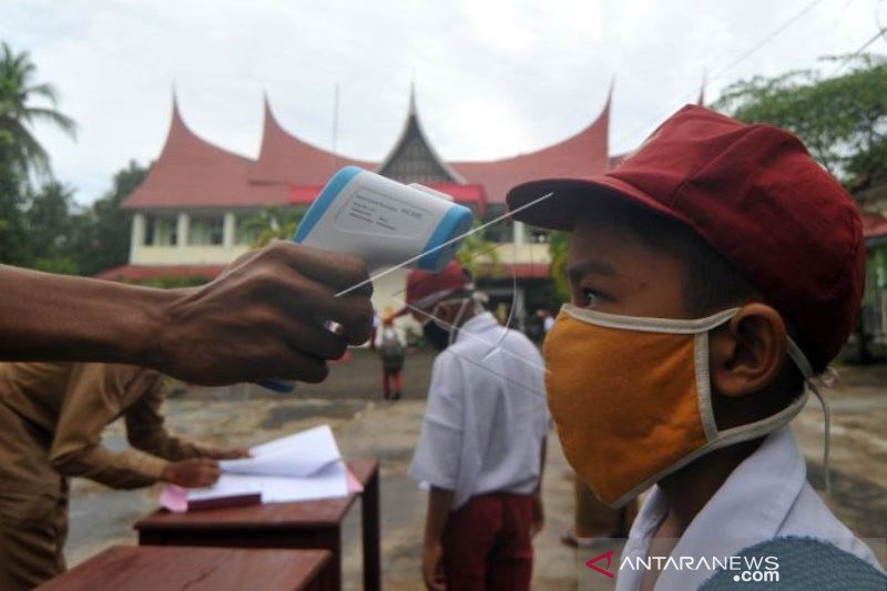 HARI PERTAMA SEKOLAH DENGAN TATAP MUKA DI PARIAMAN