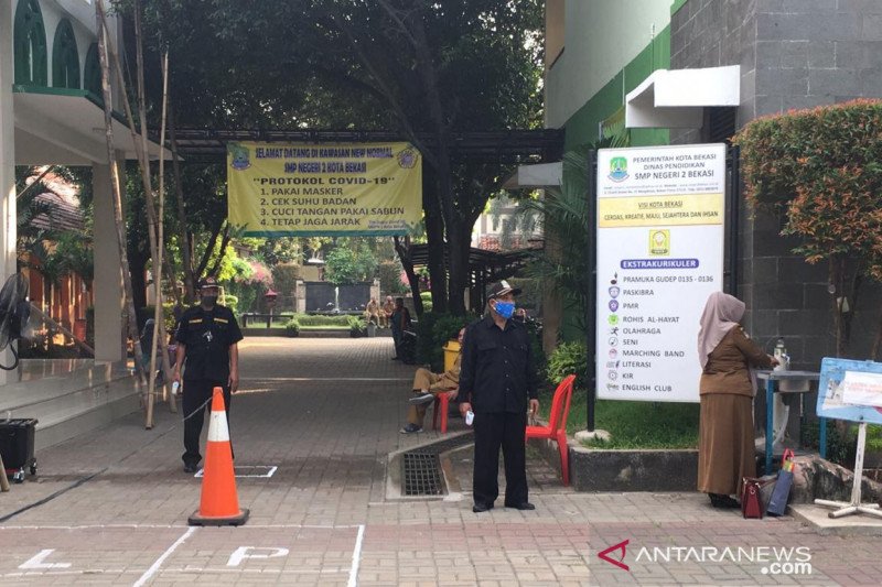 Empat sekolah percontohan Kota Bekasi tunda belajar tatap muka