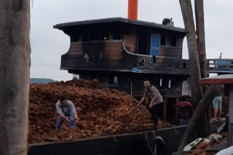 Kapal di Inhil terbakar, satu ABK meninggal dunia