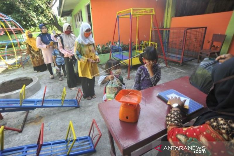 BAYAR SEKOLAH DENGAN SAMPAH PLASTIK