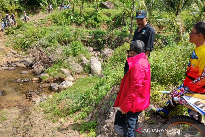 Jalan antarkecamatan di Garut dibuka untuk memudahkan akses perekonomian