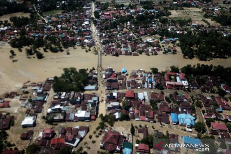 Dampak banjir bandang di kota Masamba