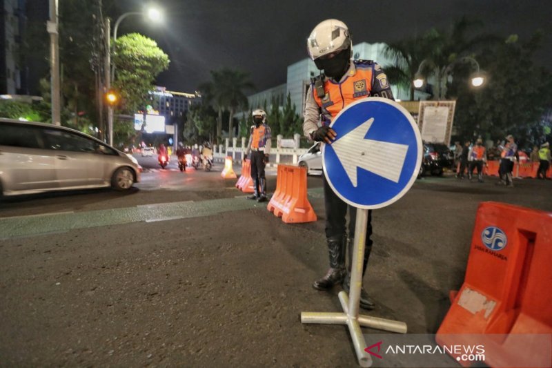 Polisi tutup akses masuk dari selatan Kota Bandung setiap malam