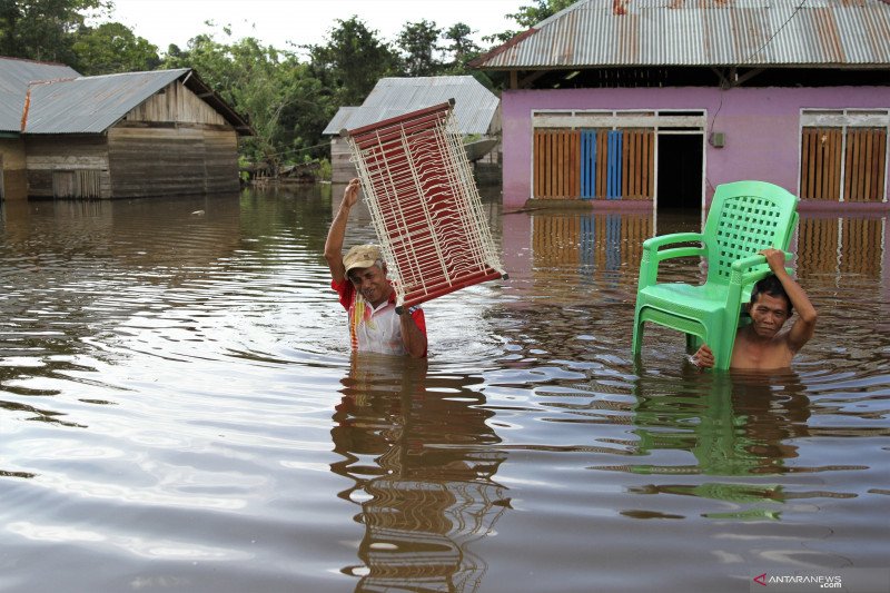 RATUSAN RUMAH TERENDAM BANJIR DI KABUPATEN KONAWE SELATAN