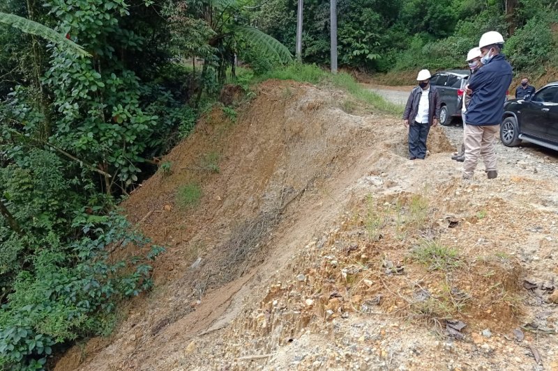 Geodipa Unit Patuhan perbaiki akses jalan untuk 7.500 KK