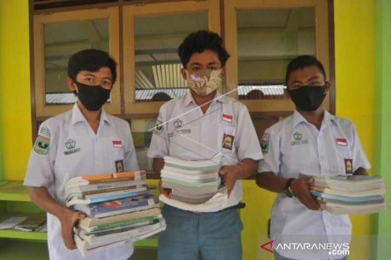 SEKOLAH DI PARIAMAN KEMBALI DITUTUP