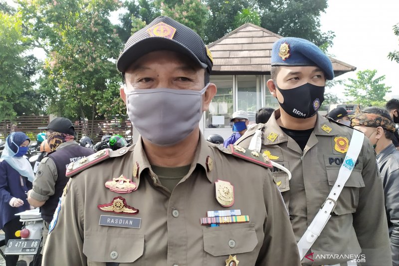 Pembelajaran tatap muka di sebuah sekolah di Rancasari Bandung dibubarkan
