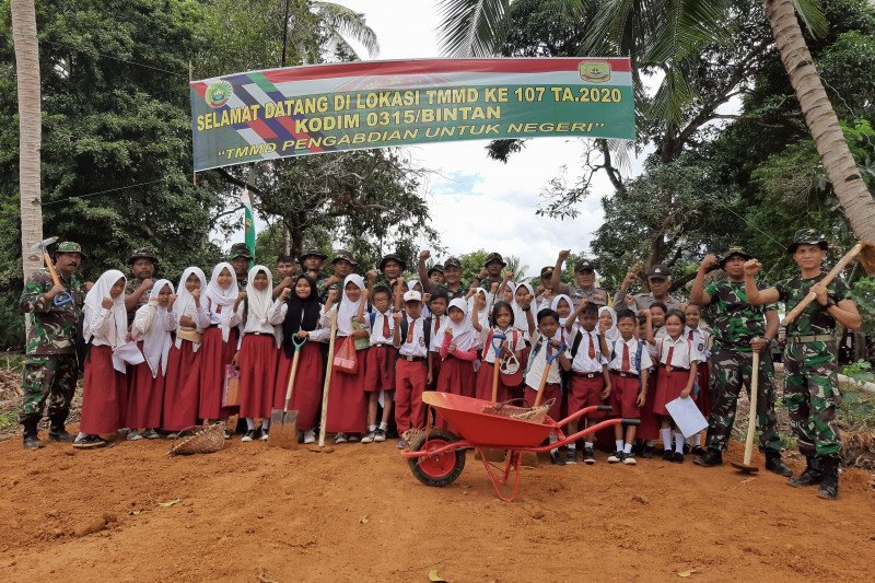 Anak-anak di Tanjungpinang ingin belajar di sekolah