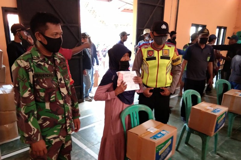 Polres Subang kawal distribusi bansos Pemprov Jabar