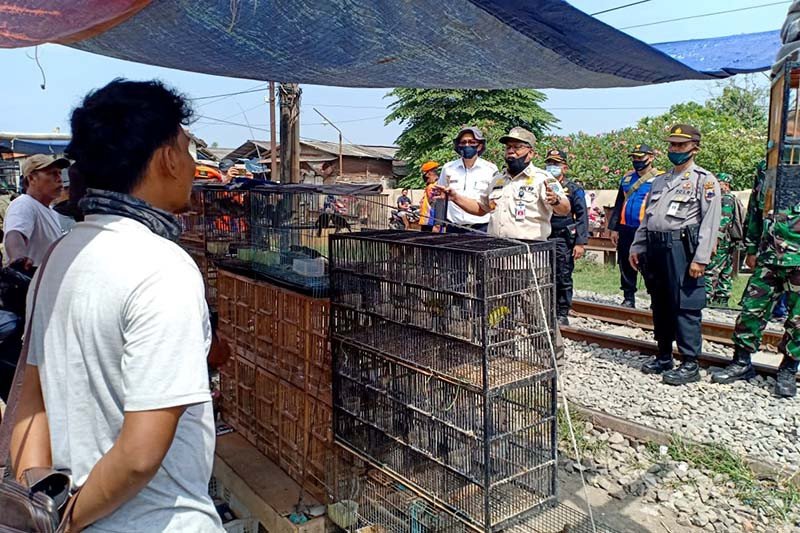 KAI sosialisasikan keamanan perjalanan kereta api di Tegal