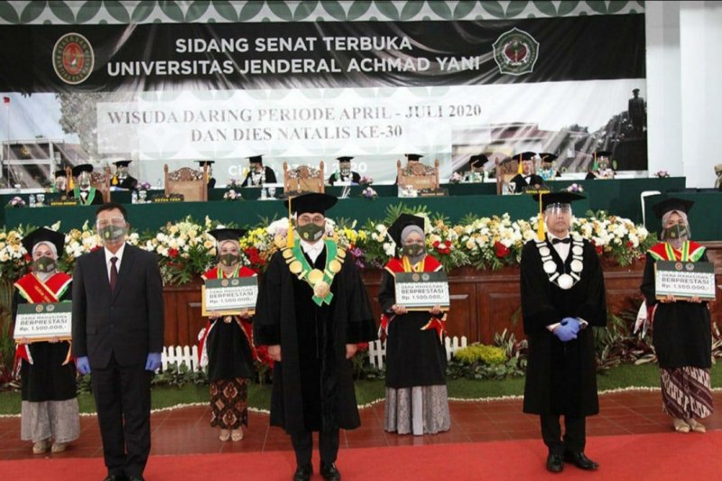 Lulusan Unjani Cimahi dibekali ijazah dan transkrip digital