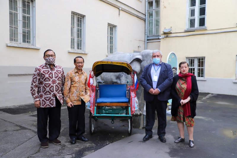 Museum di Moskow Rusia koleksi becak dari Yogyakarta