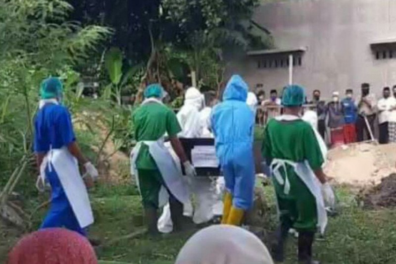 Tenaga medis hamil 7 bulan asal Loteng meninggal akibat COVID-19 dimakamkan sesuai protokol