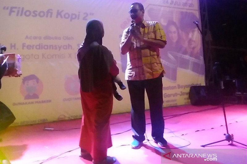 Kemendikbud hibur masyarakat pelosok Garut dengan pemutaran film bioskop