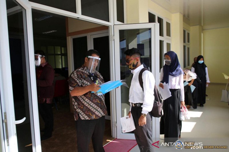 16 355 Peserta Mengikuti Utbk Di Universitas Negeri Padang Antara Sumbar