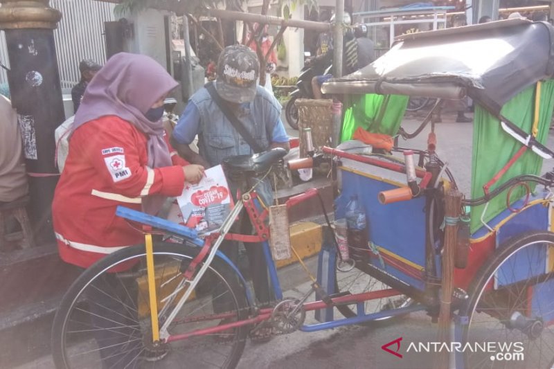 PMI Cianjur sosialisasi adaptasi kebiasaan baru kepada penarik becak