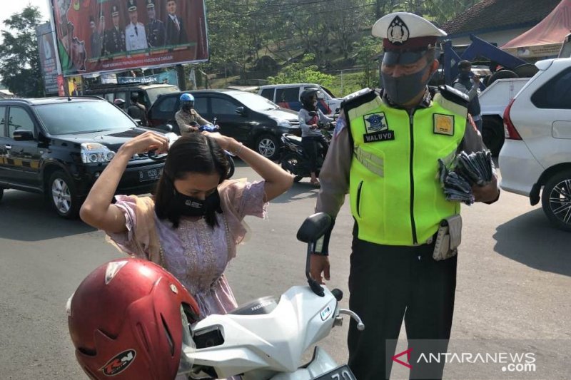 Pemkab Cianjur tunda sanksi denda bagi warga tidak bermasker