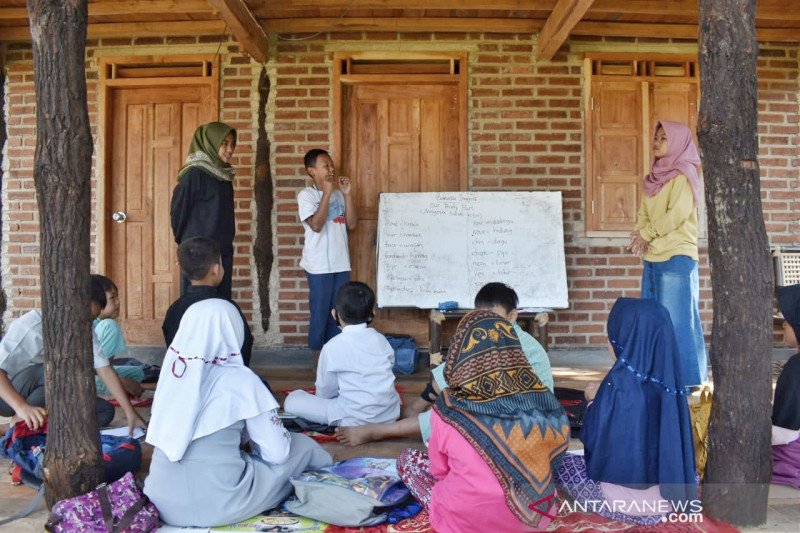 Alasan belasan pemuda di Bandung jadi relawan mengajar gratis